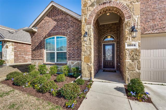 Building Photo - 2025 Lake Vista Dr