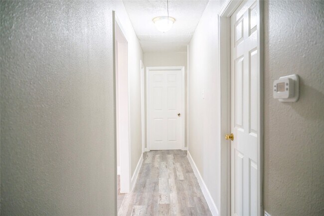 Building Photo - 5502 Elm Tree Dr