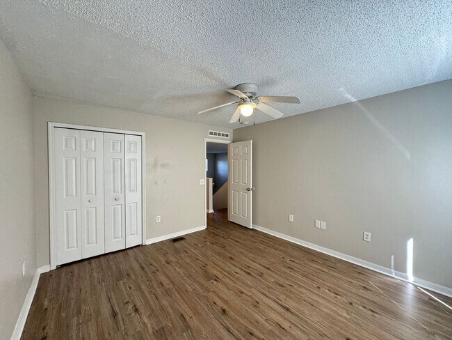 Building Photo - Spacious 4-Bedroom Home with 3 Full Baths in Whispering Trails – Pet Friendly!