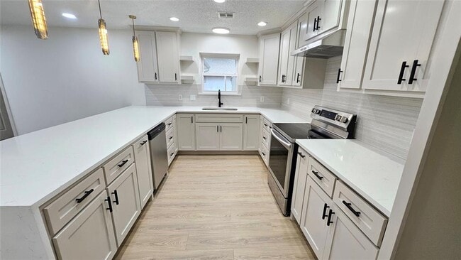 Building Photo - 741 S Glen Ln