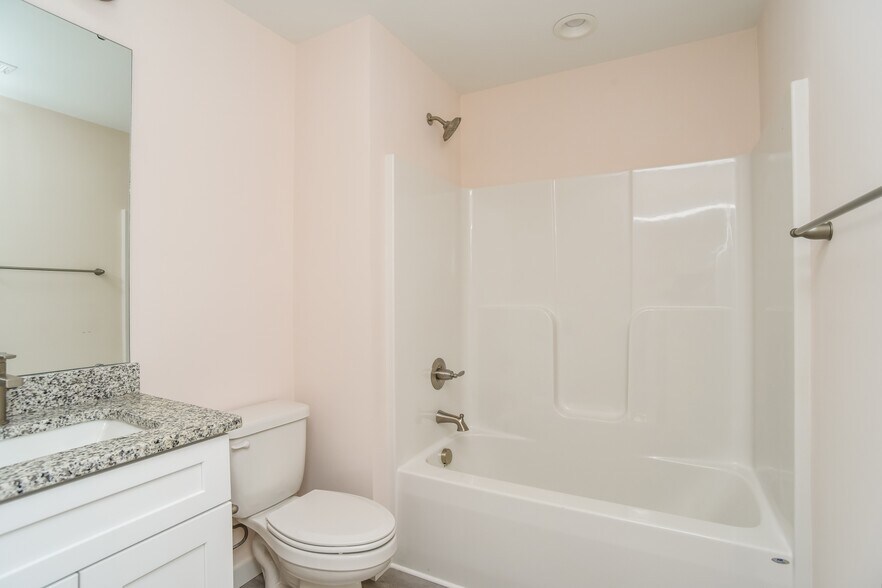 Building Photo - 608 E Texas Ave