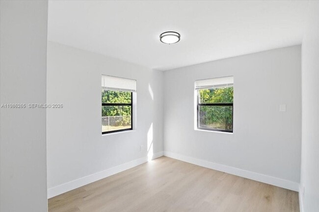 Building Photo - 1400 NE 43rd Ct