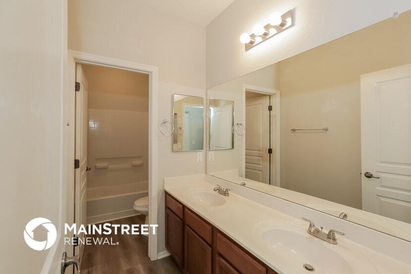 Building Photo - 9548 E Bramble Ave