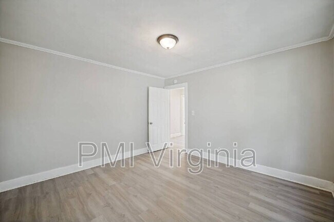 Building Photo - 3841 Chatham Cir