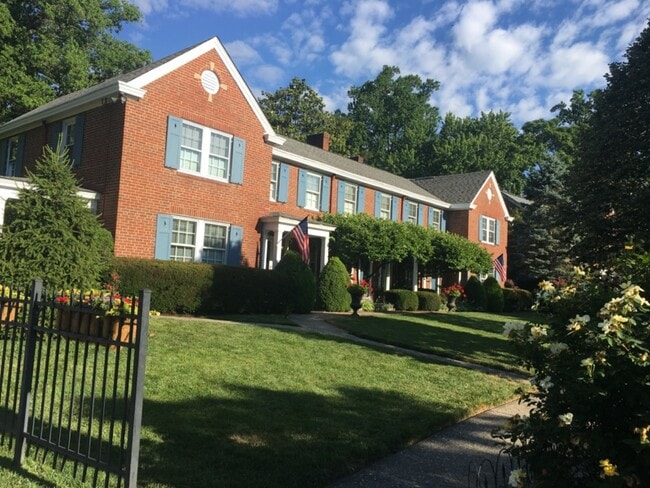 Building Photo - 3869 Beech St