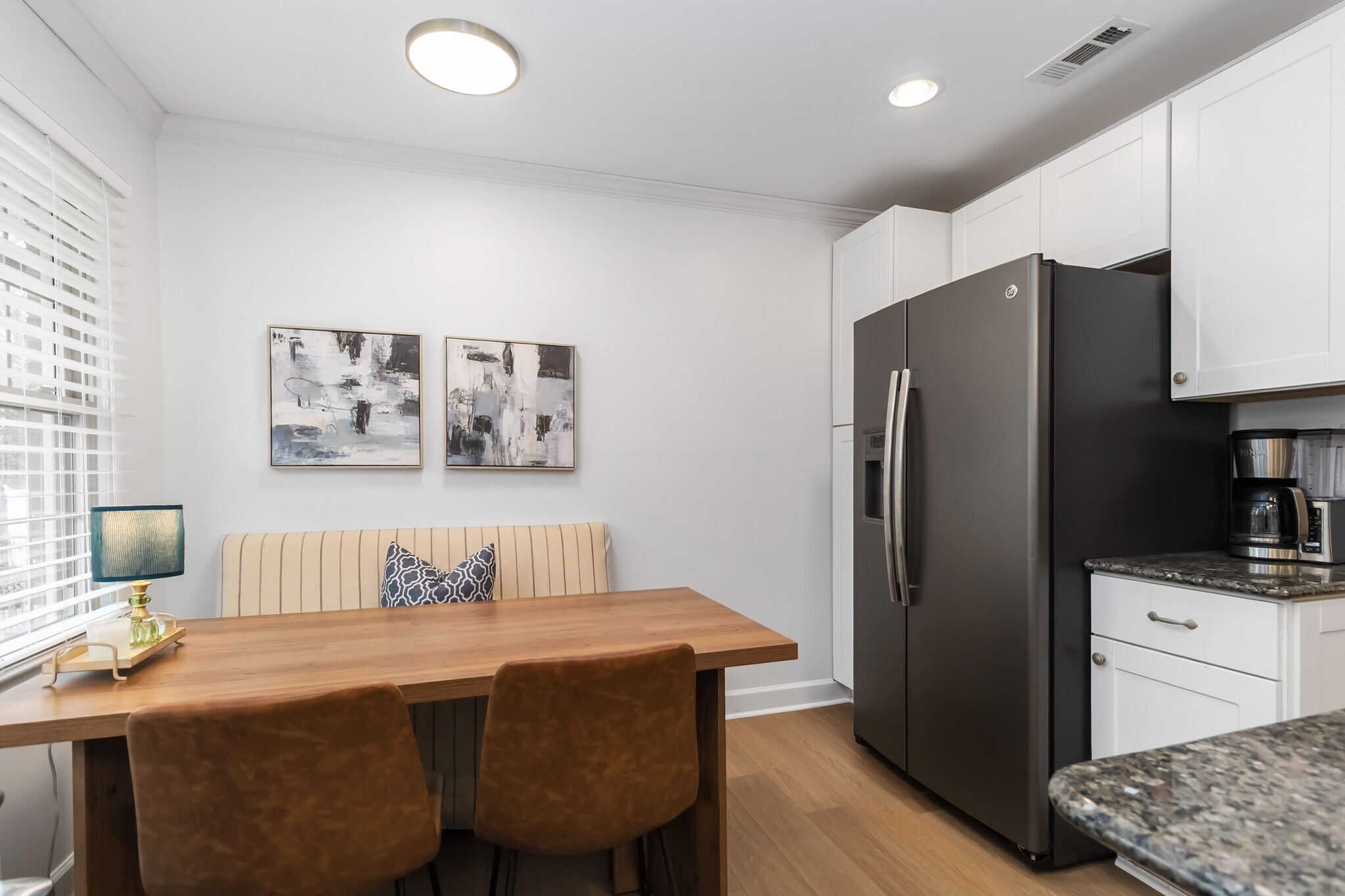 Building Photo - 405 Hillcrest Dr