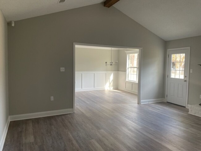 Building Photo - Beautiful Remodeled 3BD/2B Home!!