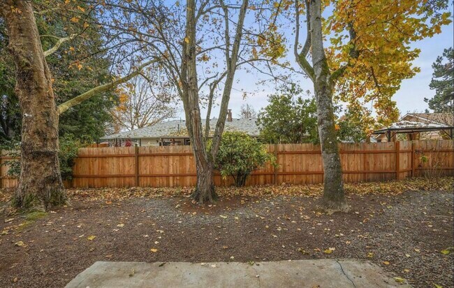 Building Photo - 2594 Hummingbird St NE