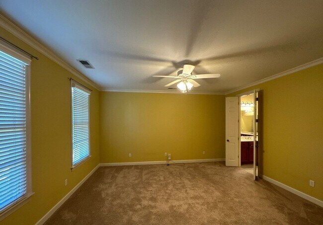 Building Photo - 10135 Ridgewood Oak Dr