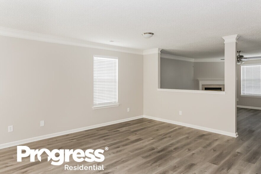 Building Photo - 9925 Aventide Ln