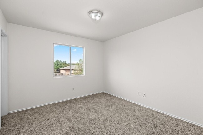 Building Photo - 203 Mesa Dr