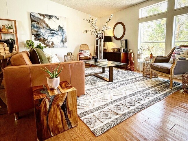 Primary Photo - 204 Lakeshore Dr