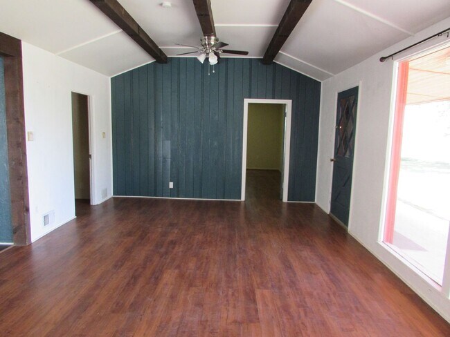 Building Photo - Ranch Style Farm