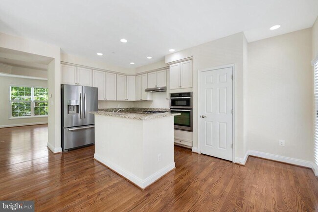 Building Photo - 8341 Broderick Cir