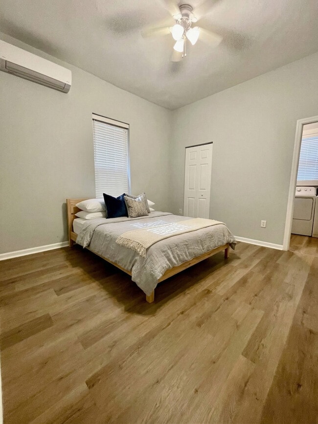 Building Photo - 5215 Cedar Ave