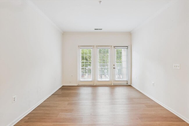 Building Photo - FRESH & READY! 2BD/2BA Next to METRO with ...