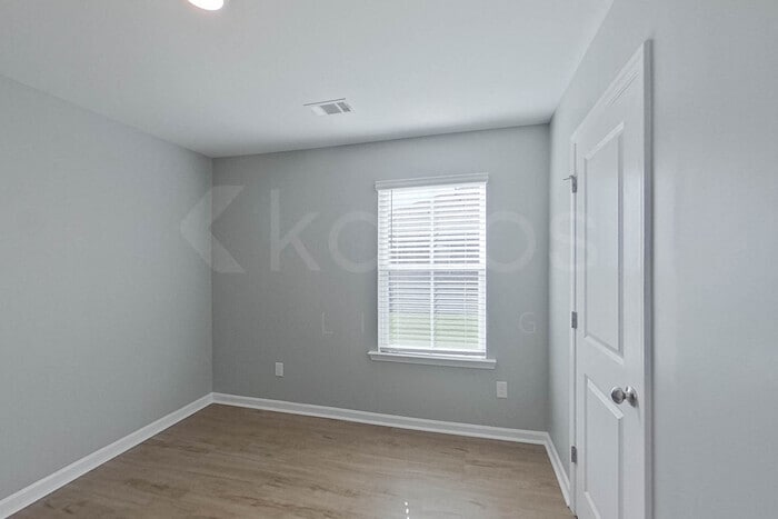 Building Photo - 133 Denise Dr