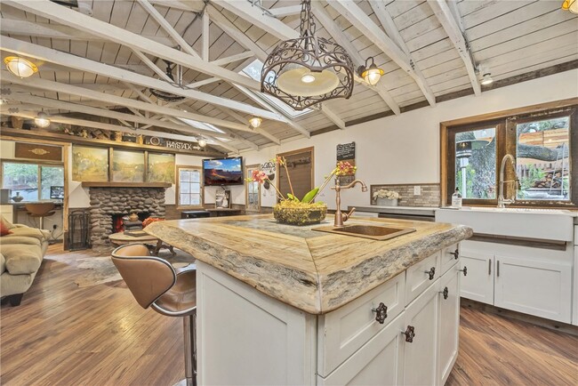Building Photo - 20571 Sycamore Dr