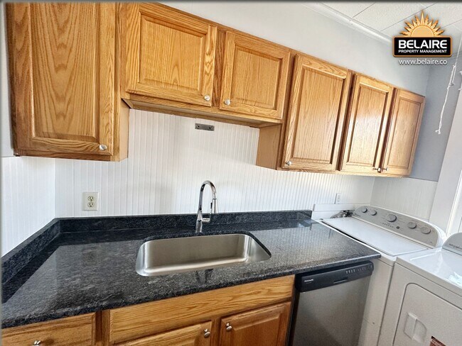 Building Photo - 107 2nd St