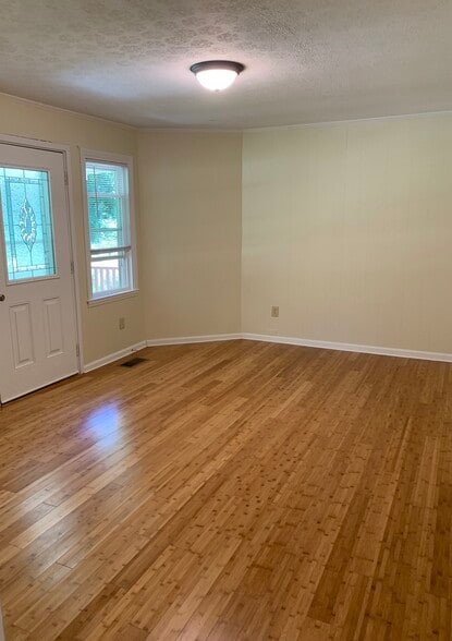 Building Photo - 3607 Sink Valley Rd