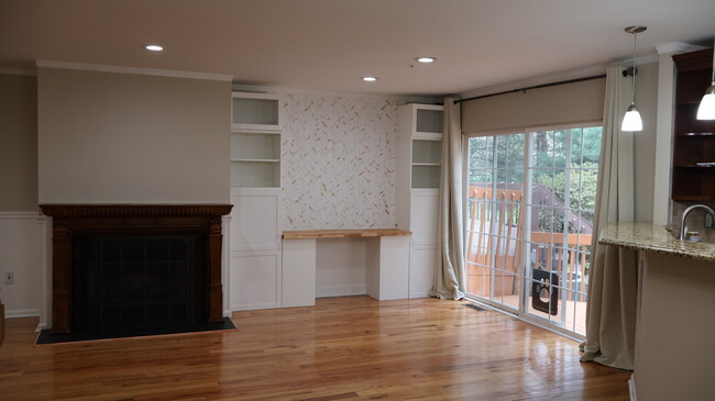 Building Photo - 45 Bristol Ct