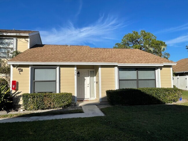 Building Photo - 104 Lakewood Dr Apt 21 C