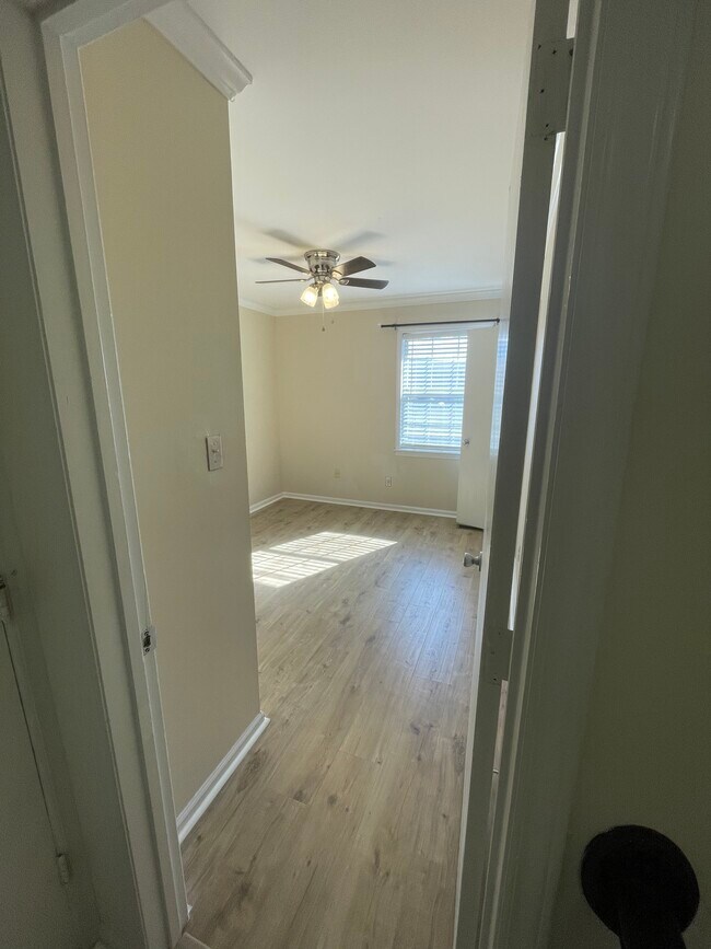 Building Photo - 250 Nixon Rd