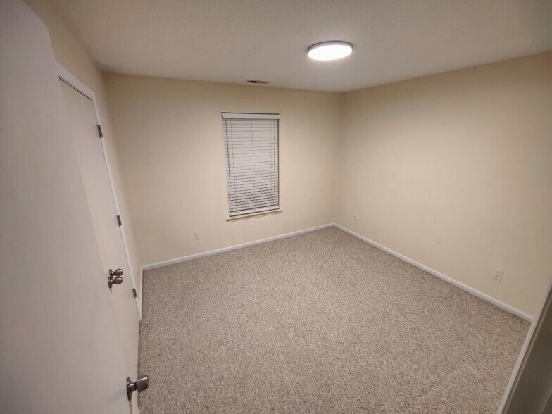 Building Photo - 804 Pine Forest Trail