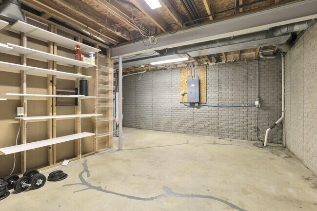 Building Photo - 2573 Rustling Oak Blvd