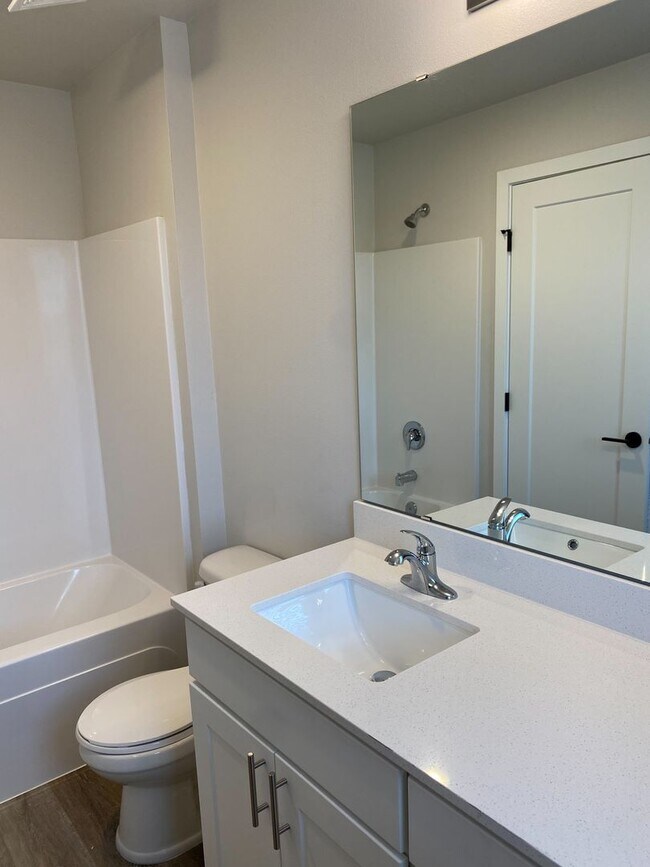 Building Photo - Modern 3 Bedroom, 3 Bath Townhome with 2-Car Garage! Move in today pay no rent till 1/1/2025