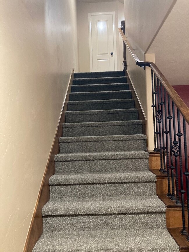 Building Photo - Cedar Park Townhome