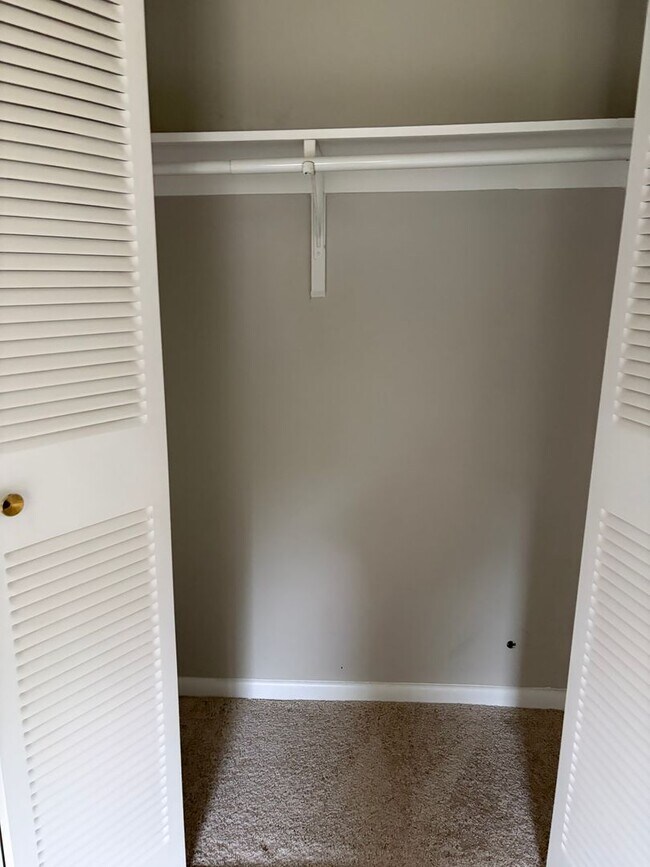 Building Photo - REMODELED NW RALEIGH 3 BEDROOM CONDO IN MARTINIQUE--SWIMMING POOL- UPDATED PRIMARY BATHROOM