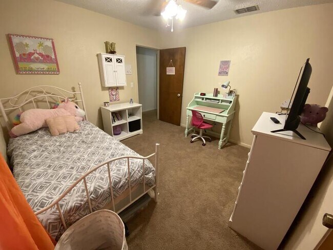 Building Photo - 5510 Greentree Ave