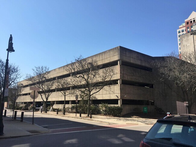 Building Photo - 875 Elm St