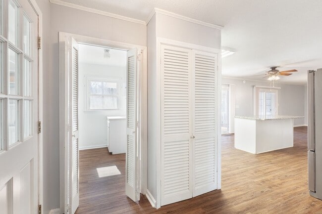 Building Photo - Spacious 4bd/2.5ba Ranch w/ Two-Car Garage & Large Basement and Screened Porch!