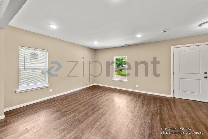 Building Photo - 1114 W Bank St