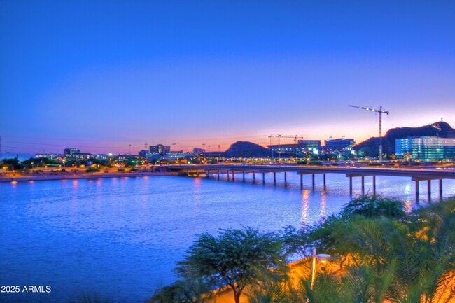 Building Photo - 945 E Playa Del Norte Dr