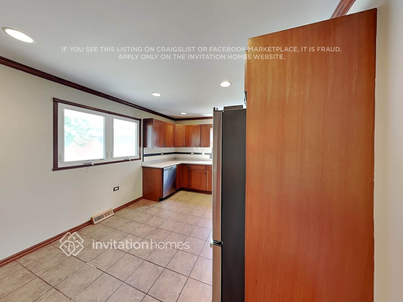 Building Photo - 307 Poplar Ave