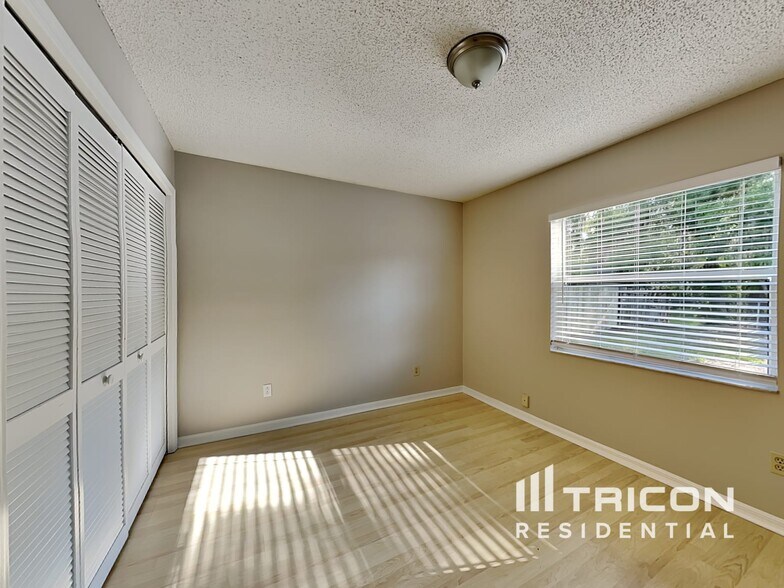 Building Photo - 19203 Sunlake Blvd