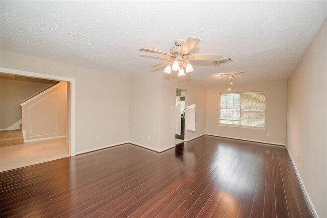 Building Photo - 3423 Hidden Creek Dr