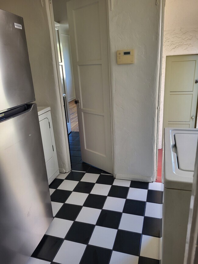 Building Photo - 346 N Alfred St