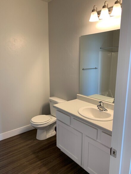 Building Photo - 589 N 360 W