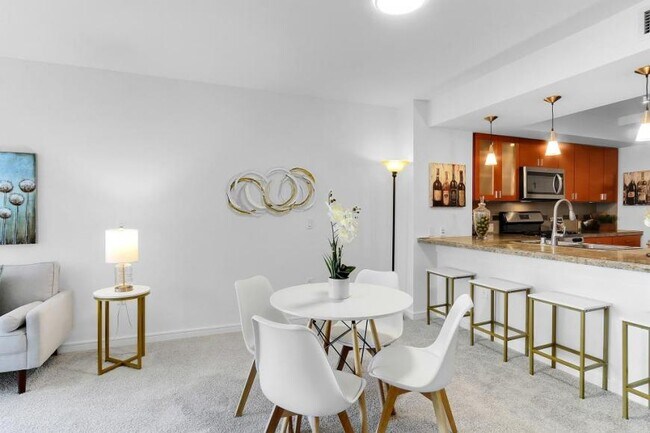 Building Photo - 1 bedroom in Seattle WA 98101