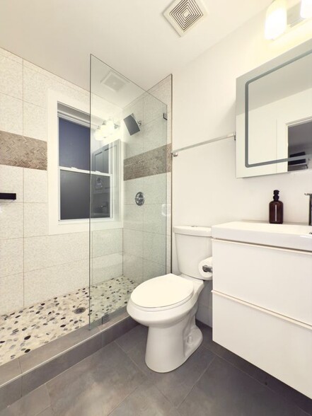 Building Photo - 749 Hamilton St NW