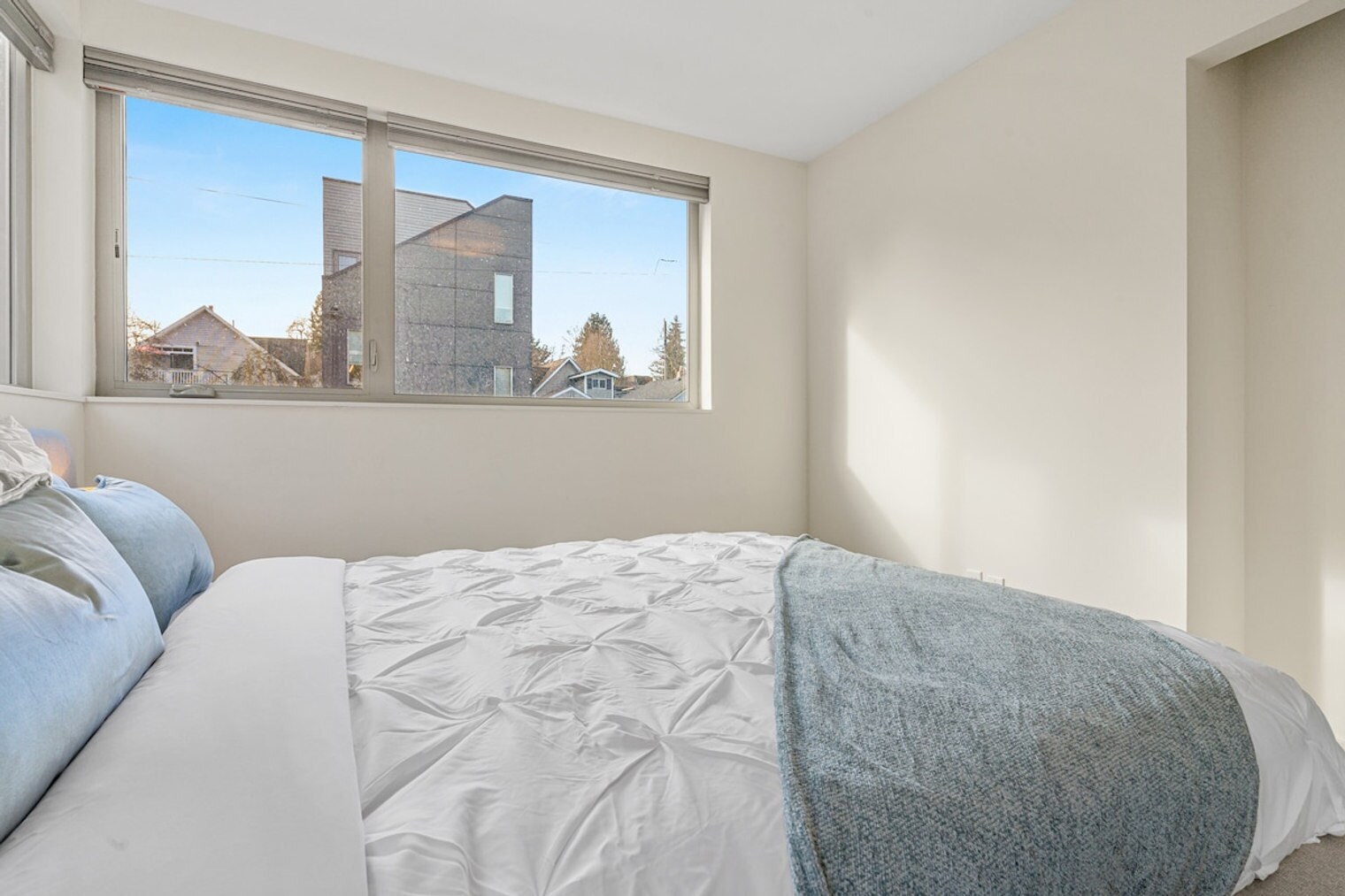 Building Photo - 2214 E Terrace St