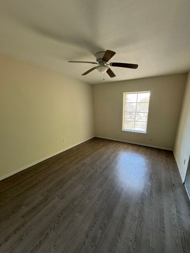 Building Photo - Spacious & Stylish Condo in Chateau DeVille – A Rare Find!