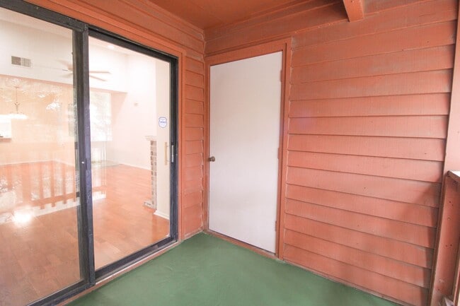 Building Photo - 13018 Heimer Rd