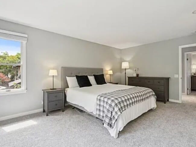 Building Photo - 641 Centre Ct