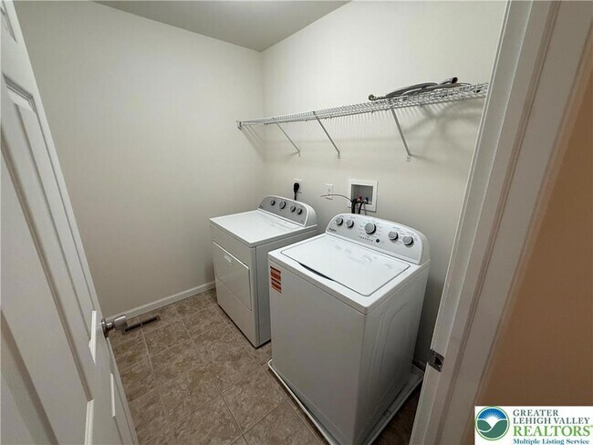 Building Photo - 5133 Dogwood Trail