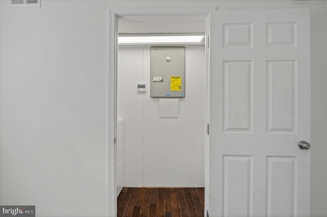 Building Photo - 312 N Hammonds Ferry Rd